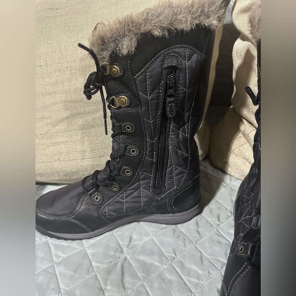 Teva Black Fur-Trimmed Winter Boots - Picture 6 of 10